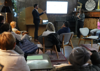 Els cònsols de Sant Julià de Lòria durant la reunió amb els veïns de Juberri.