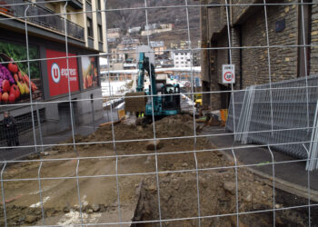 El carrer de la Molina d'Encamp amb obres. Foto: R. S. (ANA)