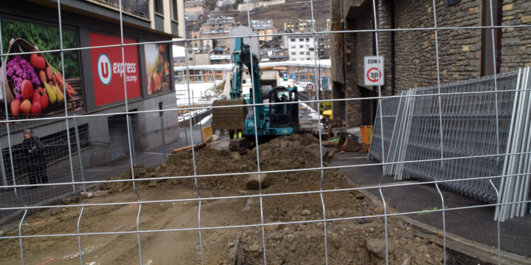 El carrer de la Molina d'Encamp amb obres. Foto: R. S. (ANA)
