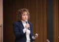 La presidenta del Consell d’Administració de l’Agència Estatal de Resolució d'Entitats Bancàries (AREB), Sílvia Cunill, al Consell General. Foto: I. M. (ANA)
