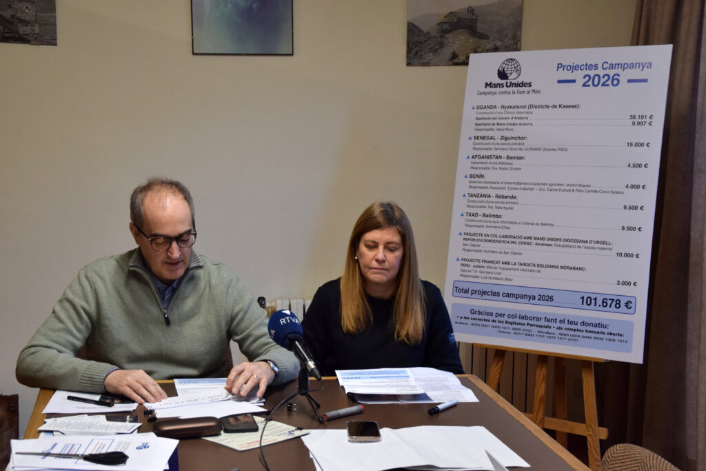 El president de Mans Unides Andorra, Jordi Casal, la tresorera Maria Àngels Fernandez, presentant la campanya 2026. Foto: R. S. (ANA)