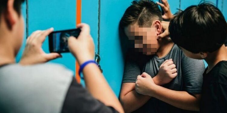 Agressió a un menor per part d'altres dos. Fotio: Clar.