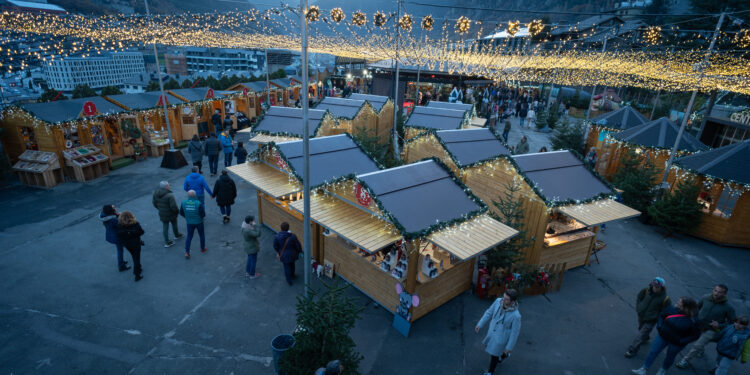 Plaça del Poble amb el Poblet de Nadal. Foto: Google.