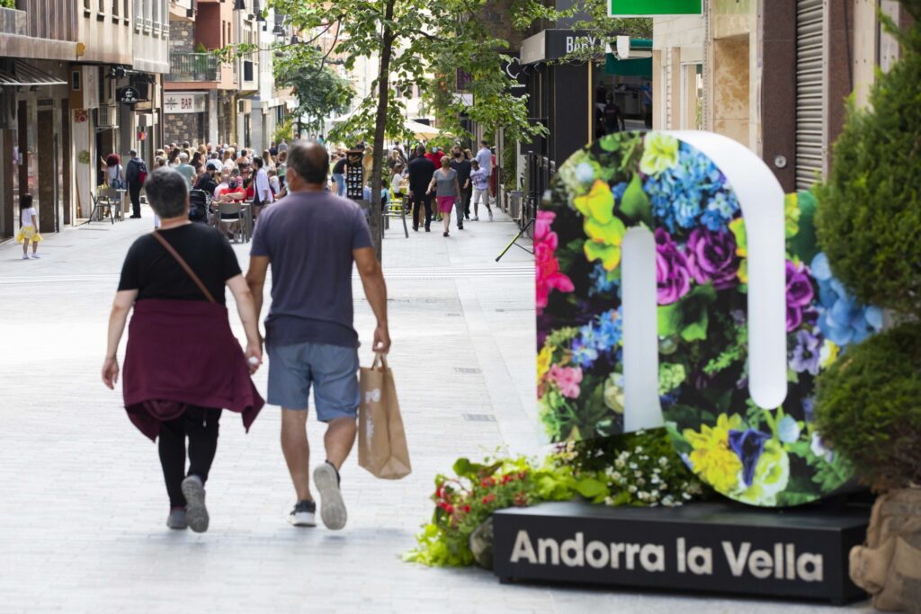Un dels carrers de la zona comercial. Foto: Rib. i Trav.