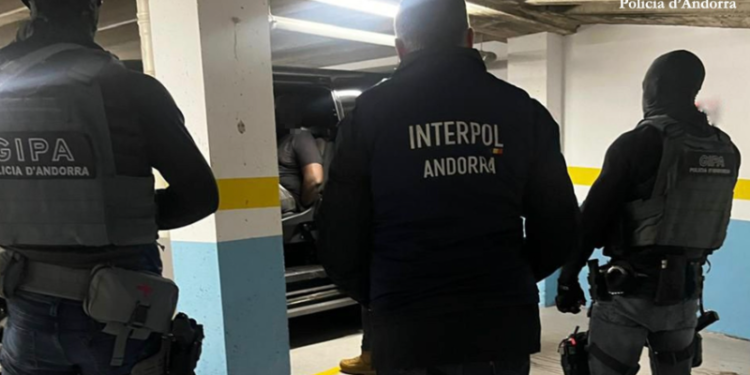 Agents que han dut a terme l'operació.