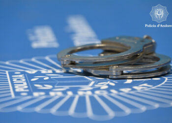 La policia va detenir dues dones per furt. Foto: Policia.