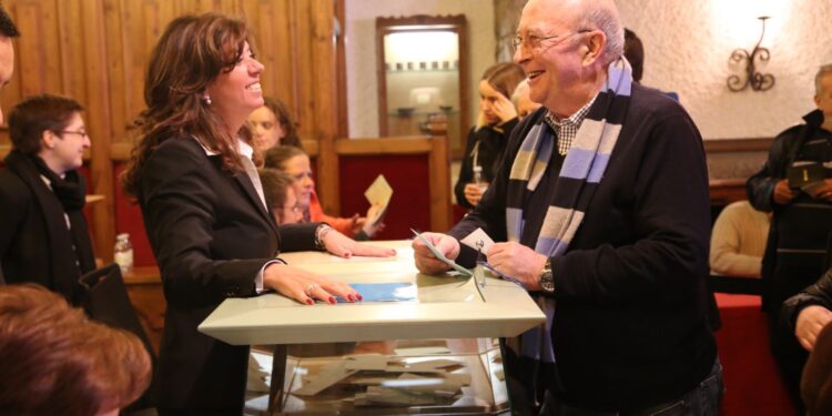 Joan Pujal votant a Sant Julià. Foto: Comú Sant Julià.u