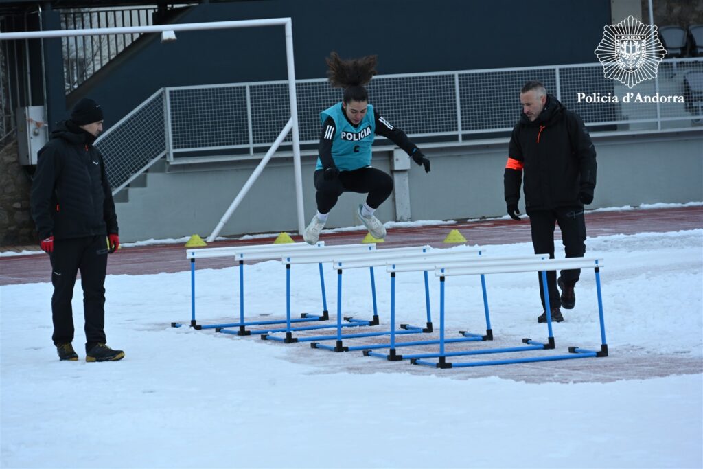 Una aspirant durant les proves de la policia. Foto: Policia d'Andorra