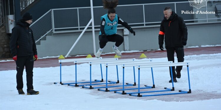 Una aspirant durant les proves de la policia. Foto: Policia d'Andorra
