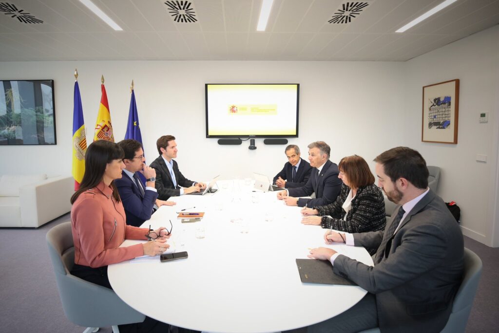 Les delegacions d'Andorra i Espanya durant la jornada de treball. Foto: Ministerio de Transformación Digital y de la Función Publica