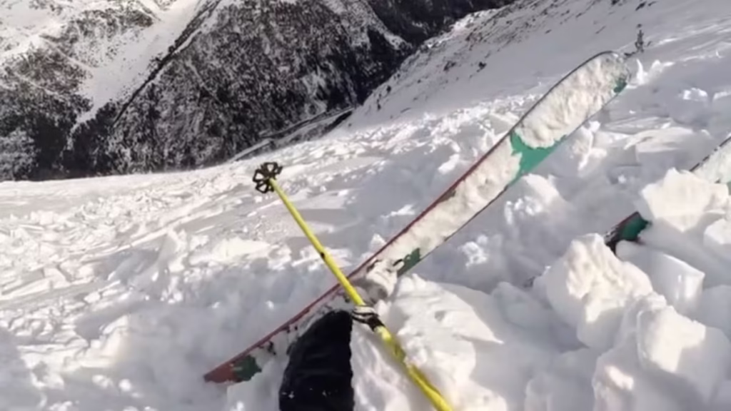 Imatge del vídeo on Ares Massip va patir una allau a Andorra. Foto: X.