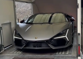 Un Lamborghini Revuelto arriba a Andorra.