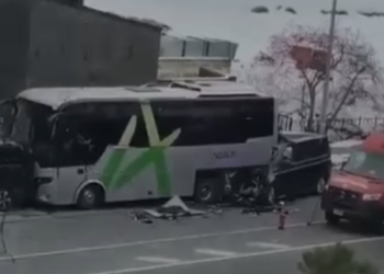 El vídeo de l’accident entre un autobús i un cotxe al Tarter