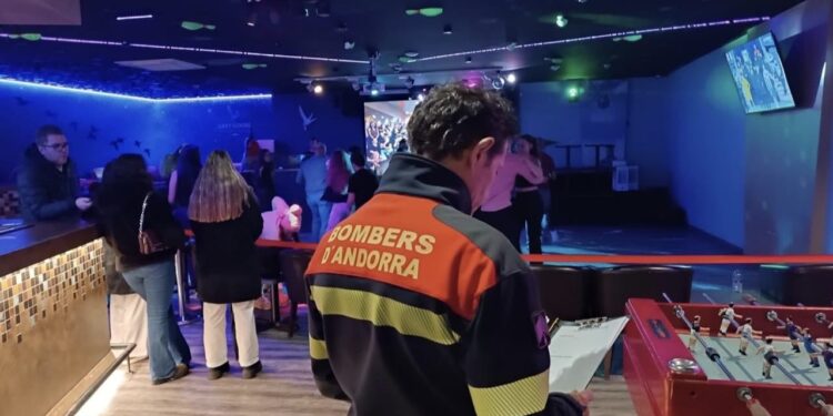 Efectius dels bombers en una inspecció. Foto: Bombers d'Andorra