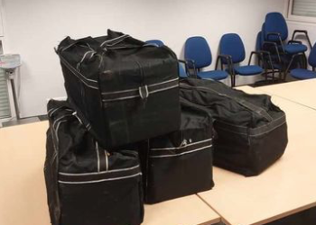 Bosses d'esports confiscades amb el tabac de contraban.