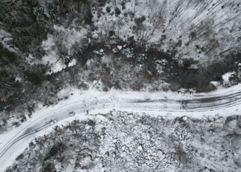Imatge aèria de la zona afectada i plena de neu. Foto: Prefectura Arieja.