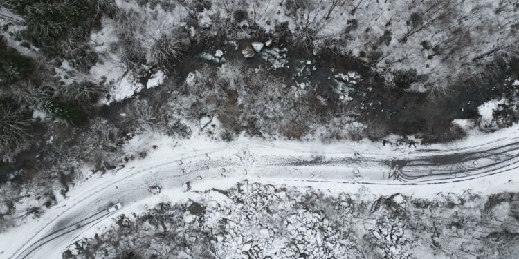 Imatge aèria de la zona afectada i plena de neu. Foto: Prefectura Arieja.