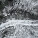 Imatge aèria de la zona afectada i plena de neu. Foto: Prefectura Arieja.