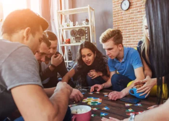 Partida d'un joc de taula. Foto: Google.