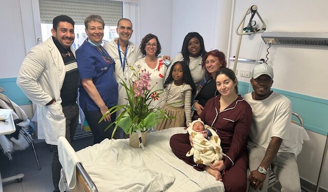 Foto de família després dei neixement. Foto: Ràdio Seu.