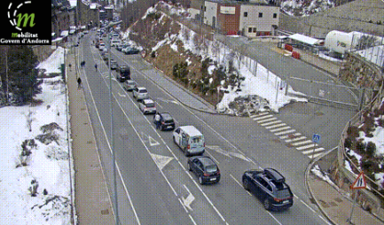 Tall a Incles en ambdós sentits per un greu accident