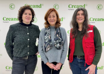 La treballadora social de Càritas Andorrana, Marta Roma, la directora de Creand Fundació, Francesca Ros, i la coordinadora de la Botiga Solidària de la Creu Roja Andorrana, Carine Leclerc. Foto: Creand Fundació