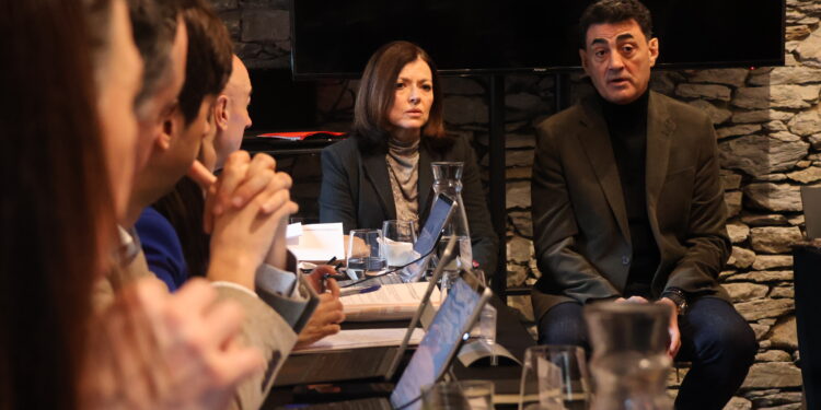 El ministre de Territori i Urbanisme, Raul Ferré, i la ministra d'Afers Exteriors, Imma Tor. Foto: I. M. (ANA)