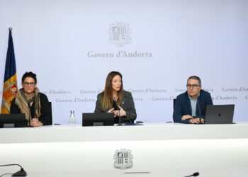 La ministra de Salut, Helena Mas, directora general del SAAS, Meritxell Cosan, i el membre del servei d’informàtica del SAAS, Santiago Sánchez. Foto: SFGA/JAViladot