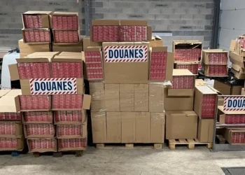 Tabac comissat i guardat en el magatzem de duanes / Duanes.