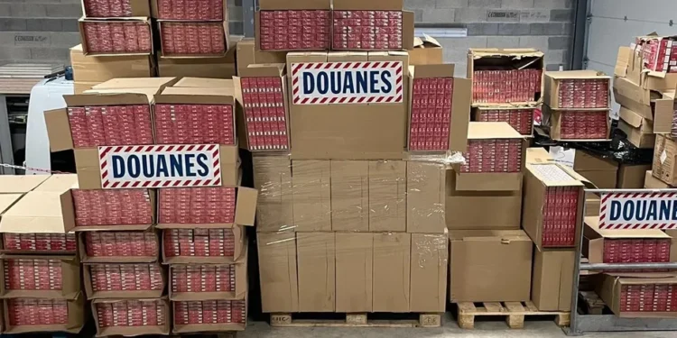 Tabac comissat i guardat en el magatzem de duanes / Duanes.
