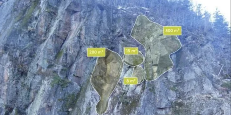 Imatge dels blocs amb risc d'esllavissada. Foto: Google.