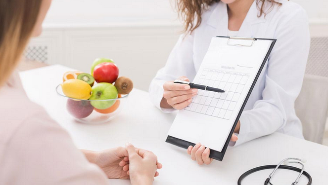 Consulta d'una nutricionista.