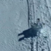 El telecadira tombat pel vent a Sierra Nevada.