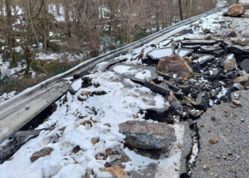 Estat de la carretera després de l'esllavissada.