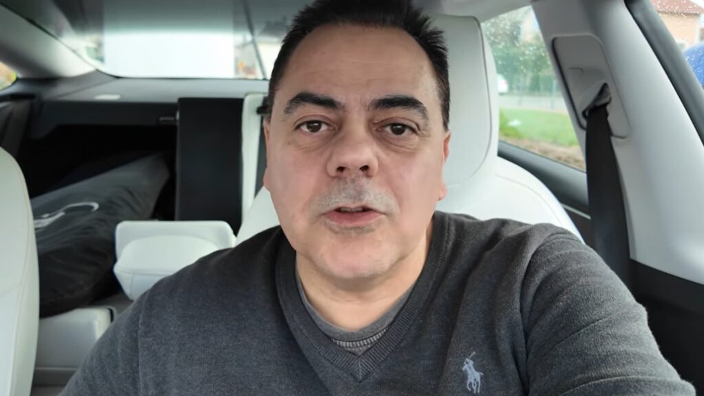 Un conductor posa a prova un Tesla fent la ruta de Sant Sebastià a Andorra