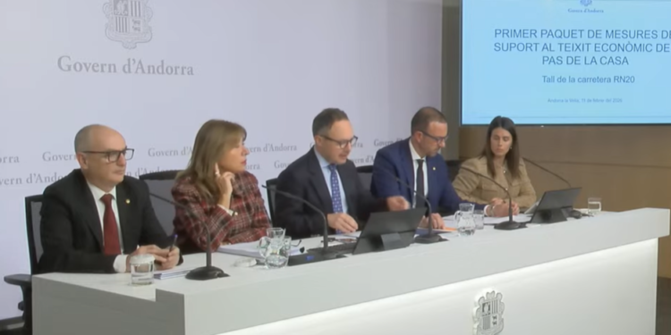 Roda de premsa per explicar els paquets econòmics destinats a pal·liar els efectes de l'esllavissada a l'RN20.