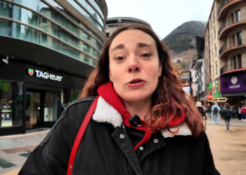 Una jove dona un dur testimoni sobre la vida a Andorra.