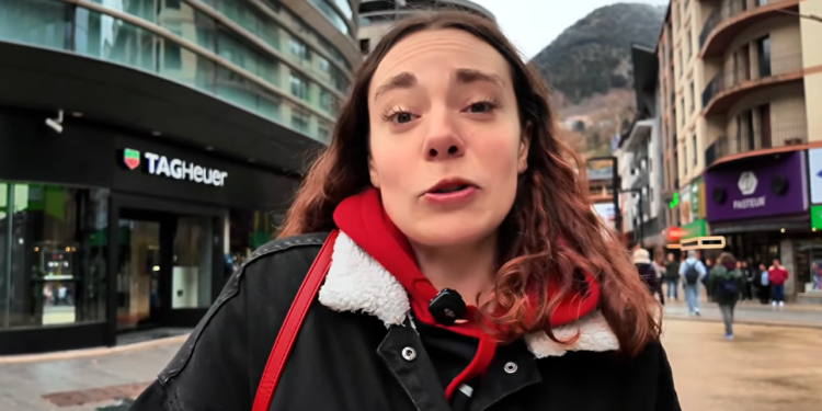 Una jove dona un dur testimoni sobre la vida a Andorra.