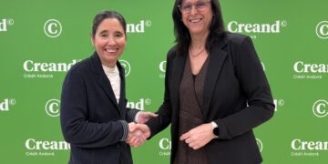 Marianela Vila, presidenta de l’Unicef Andorra i Núria Roca, directora de Comunicació Corporativa, Màrqueting i Nous Canals de Creand Crèdit Andorrà. Foto: Creand Crèdit Andorrà