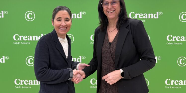 Marianela Vila, presidenta de l’Unicef Andorra i Núria Roca, directora de Comunicació Corporativa, Màrqueting i Nous Canals de Creand Crèdit Andorrà. Foto: Creand Crèdit Andorrà