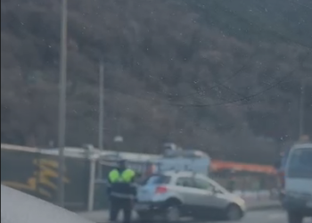 El vídeo de l’accident entre dos vehicles al costat de l’estadi comunal