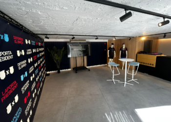 Laporta ve a Andorra en la inauguració de l’oficina per recollir firmes