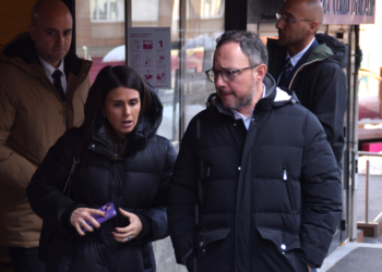 La cònsol major d'Encamp, Laura Mas, i el cap de Govern, Xavier Espot, sortint d'una reunió celebrada en el Pas de la Casa.