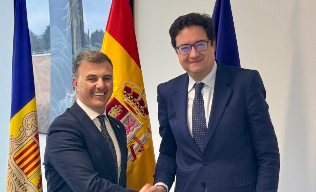 El ministre Marc Rossell i el seu homòleg espanyol Óscar López. Foto: Govern d'Andorra