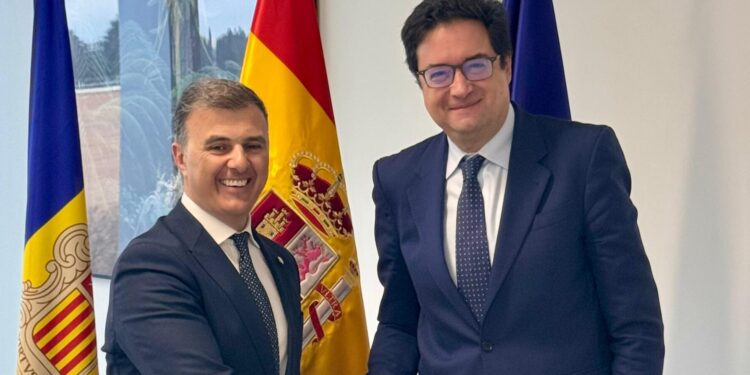El ministre Marc Rossell i el seu homòleg espanyol Óscar López. Foto: Govern d'Andorra
