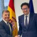 El ministre Marc Rossell i el seu homòleg espanyol Óscar López. Foto: Govern d'Andorra
