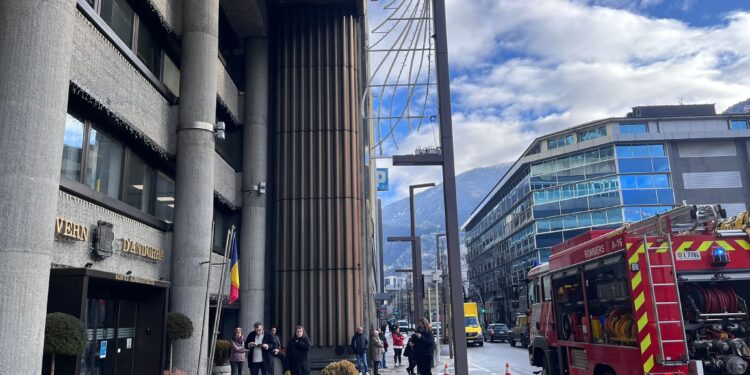 Bombers a l'edifici de Govern. Foto: RTVA