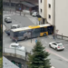 El bus ha impactat en un edifici / J.L.