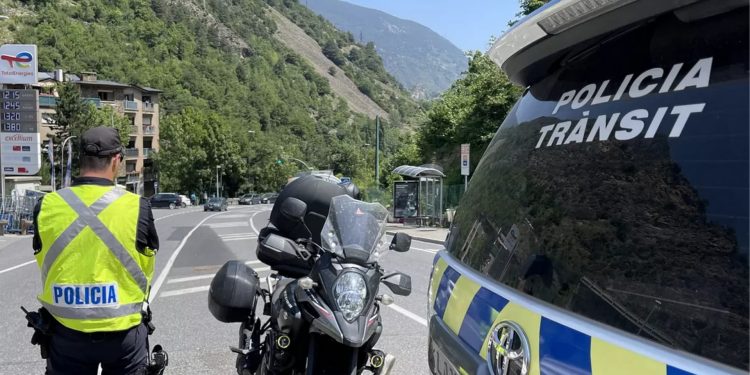 Detingut a Andorra un conductor amb el 'pack' complet: cocaïna, refús a l'alcoholèmia i carnet i ITV caducats