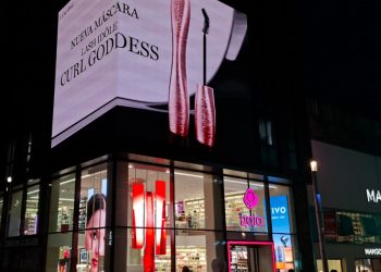 El 'Times Square' dels Pirineus: per què les avingudes d’Andorra s'omplen de pantalles gegants?